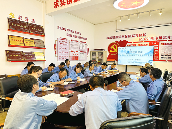 9月18日下午，物料車(chē)間黨支部紀(jì)檢委員孫文田為全體黨員講授廉潔主題黨課。.JPG