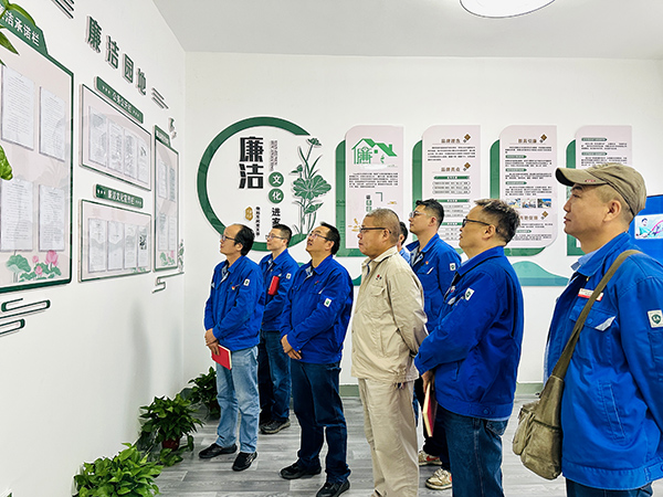 9月27日下午，黨員領(lǐng)導(dǎo)干部及行使公權(quán)力人員參觀物料車間黨支部廉潔文化活動(dòng)室.jpg