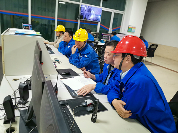 1698018965886408.jpeg 10月22時晚上19時,2號鍋爐點火時的控制室.jpg