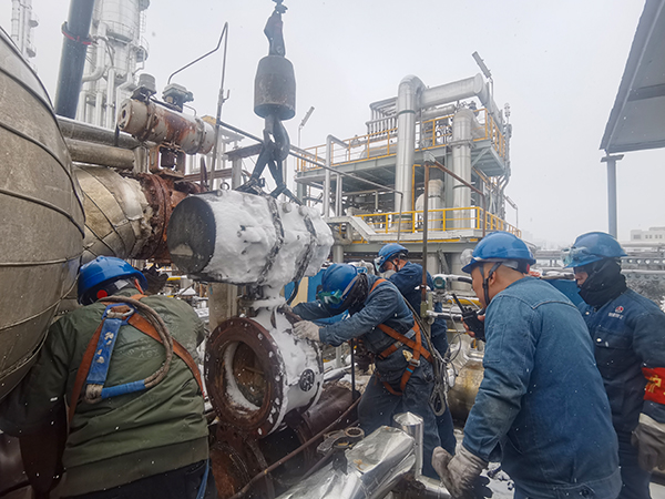 2月21日，檢修人員正在708現場搶修閥門.jpg
