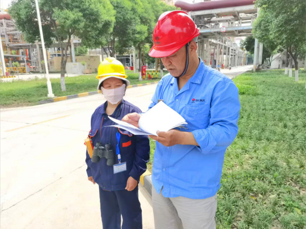 安全生產(chǎn)月期間李風(fēng)明副部長現(xiàn)場安全隱患排查。.png
