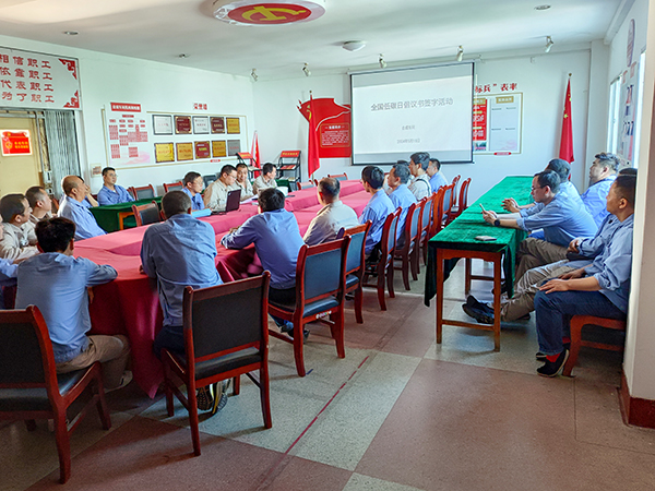 1715846285162575.jpeg 5月15日16:10,合成車間進行低碳倡議宣貫.jpg