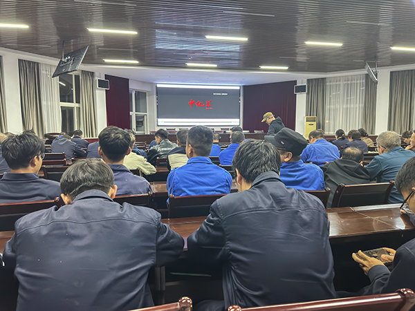 圖片1：2024年11月7日，在道德講堂觀看電影《申紀(jì)蘭》 (1).jpg