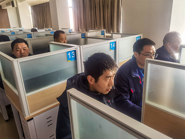 2月25日，合成車間員工進行“懂會能”考試 (2).jpg