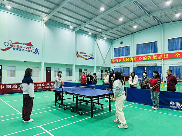 3月5日下午，物料車間舉辦以“巾幗綻芳華 乒搏向未來”為主題的女職工乒乓球趣味運動會，圖為乒乓球單打項目.JPG