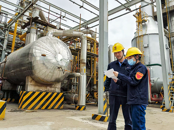 現(xiàn)場負(fù)責(zé)人講解情況   副圖   600.jpg