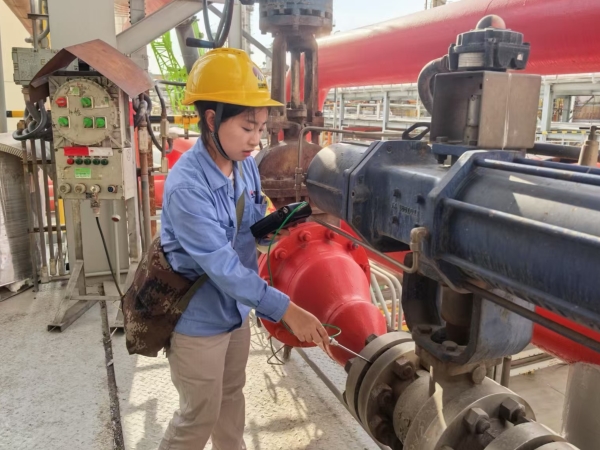 2025.7.5嚴把安全檢測關 護航裝置搶修戰(zhàn)2.jpg