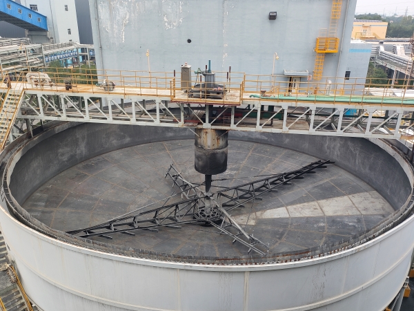2025年中修，清理沉降槽工作.jpg